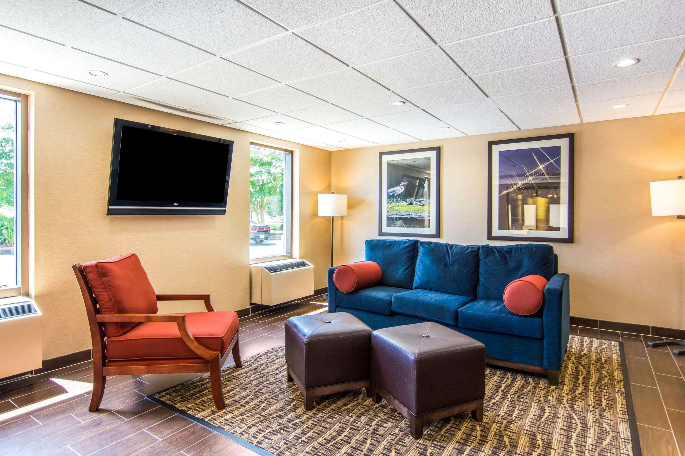 Comfort Inn Newport News-Williamsburg East Exterior foto